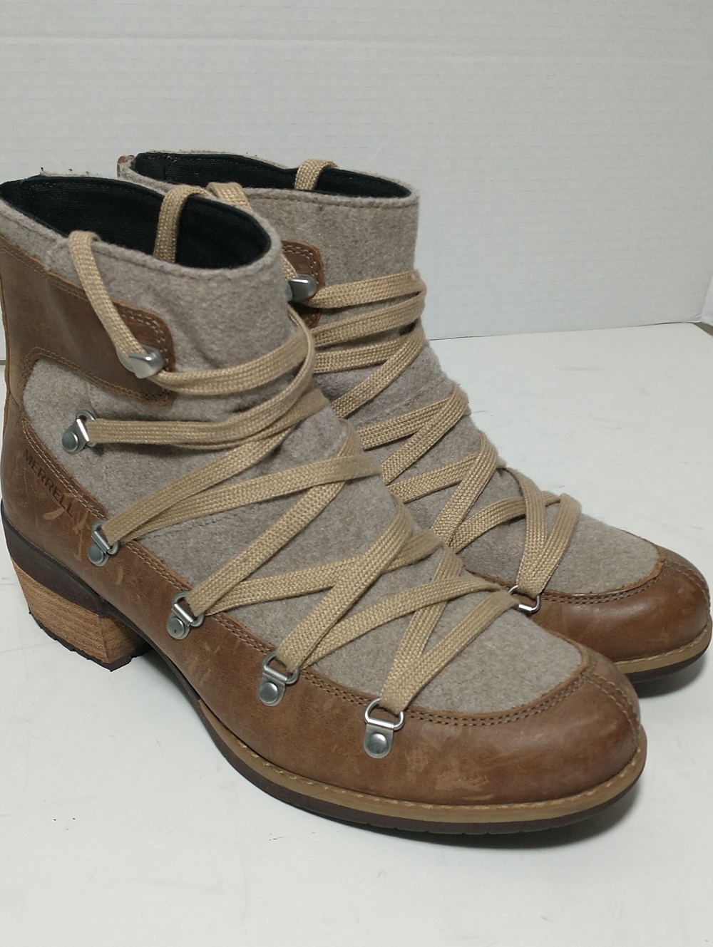 Merrell's Shiloh Leather Heeled Ankle Boot, Hiker Boot Style, Size 8, Tan, Cozy